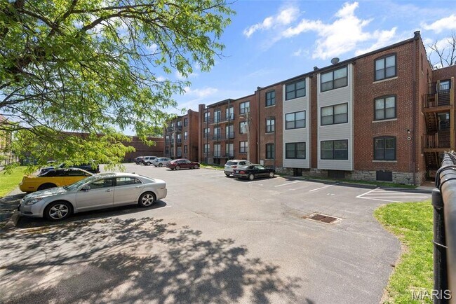 Building Photo - 5621 Pershing Ave