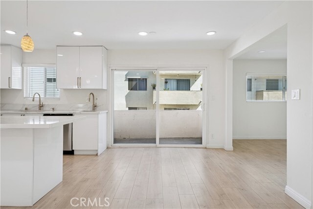 Building Photo - 5330 Zelzah Ave