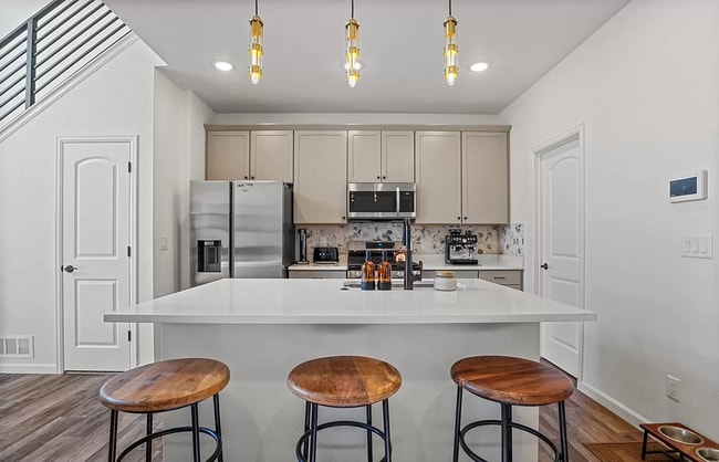 Building Photo - 1613 Rose Quartz Hts