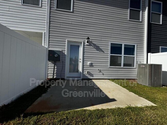 Building Photo - 745 Embark Cir