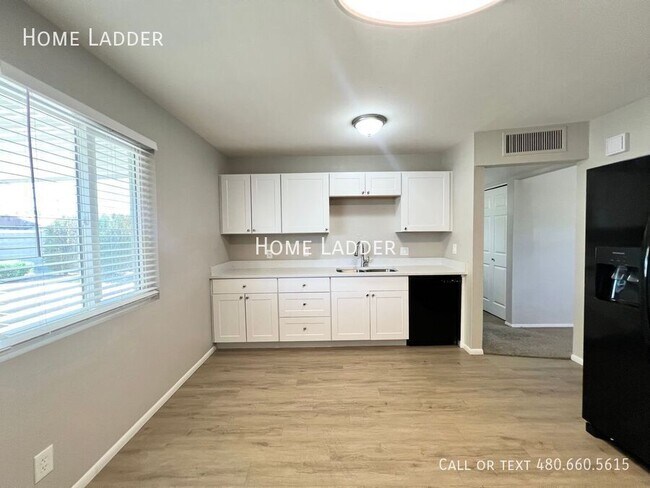 Building Photo - 3118 W Aster Dr