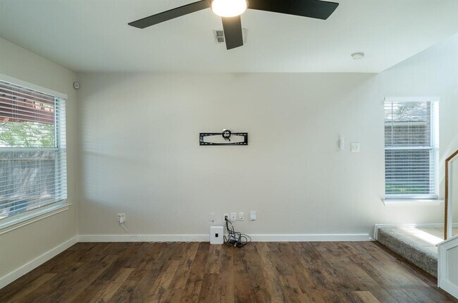 Building Photo - 408 Woodsorrel Way