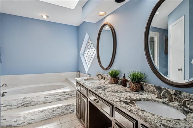 Building Photo - 2208 Timberglen Dr