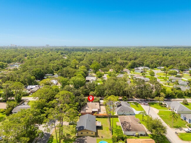 Building Photo - Convenient, Updated, and Plenty of Room fo...
