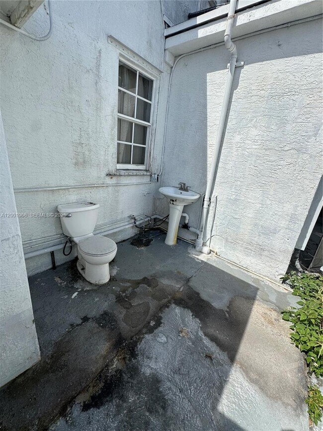 Building Photo - 3175 NW 27th St