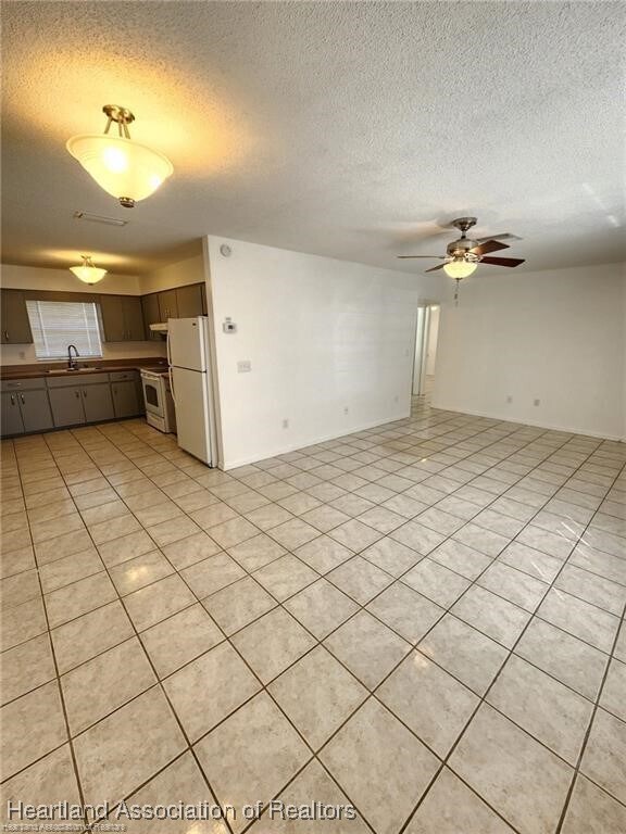 Building Photo - 3302 Dolphin Dr