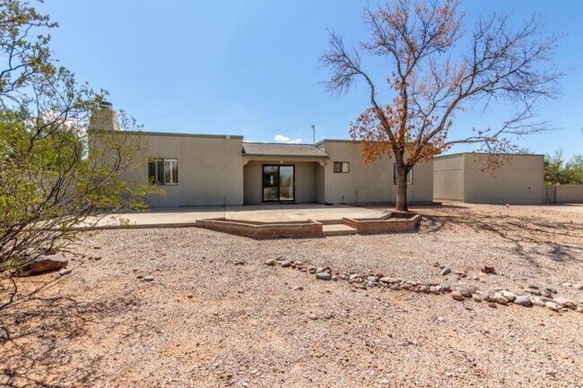 Building Photo - 7880 S Ave De Pina
