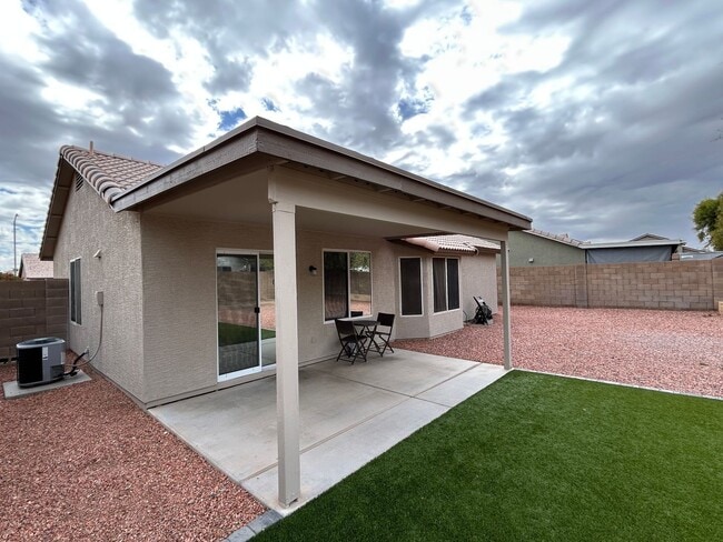 Building Photo - 14658 W Marcus Dr