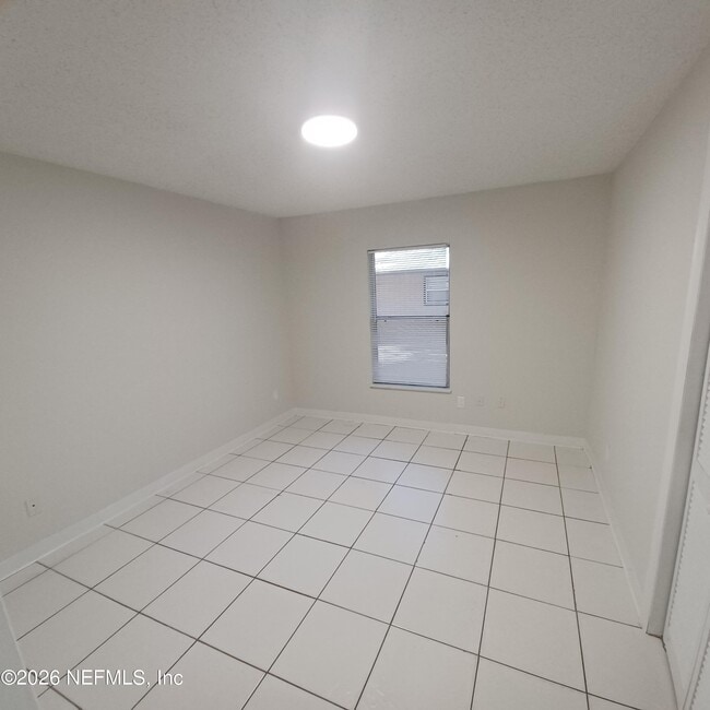 Building Photo - 253 Stillwell Ave