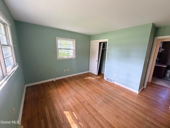 Building Photo - 5 Blue Creek Ln