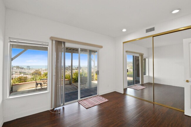 Building Photo - Stunning 3 Bed | 2.5 Bath Home with Office...