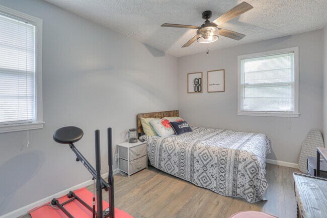 Building Photo - 307 Sunset Trail