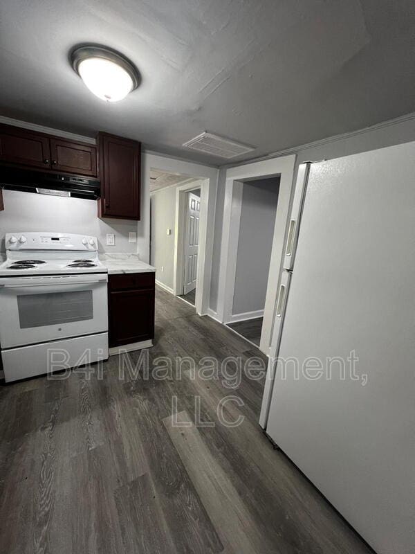 Building Photo - 1334 W Poplar St