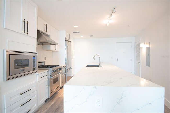 Building Photo - 1208 E Kennedy Blvd