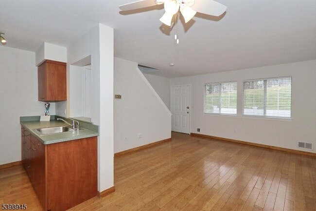 Building Photo - 21 Parkside Rd