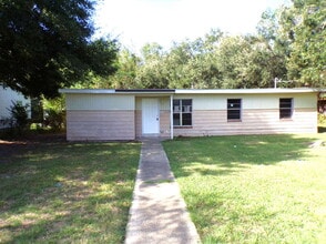 Building Photo - Move-In Ready 3-Bed Home with New Flooring...
