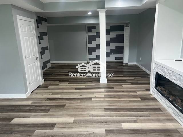 Building Photo - 1730 Deephaven Dr