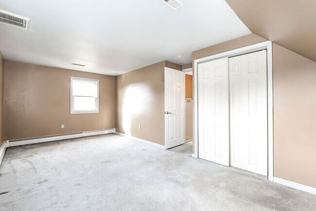 Building Photo - 18 Azalea Ln