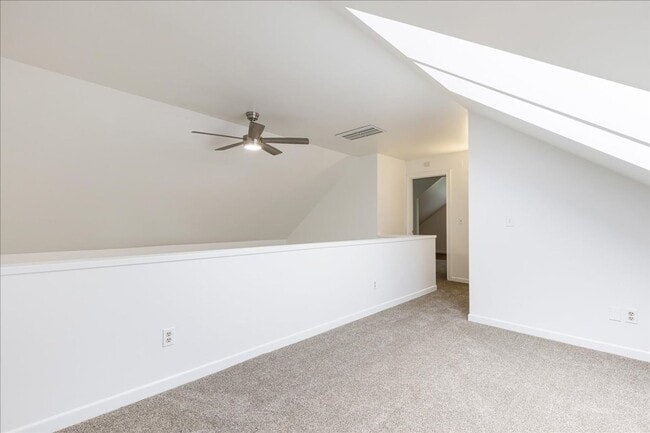 Building Photo - Newly Renovated + Sunny & Bright, 2 Bedroo...