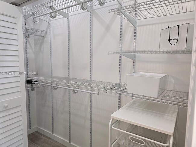 Building Photo - 1600 SW 1st Ave