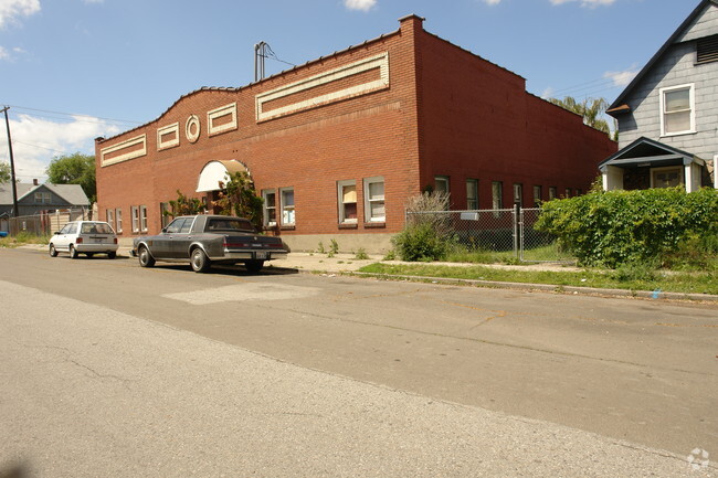 Building Photo - 2911 E Diamond Ave