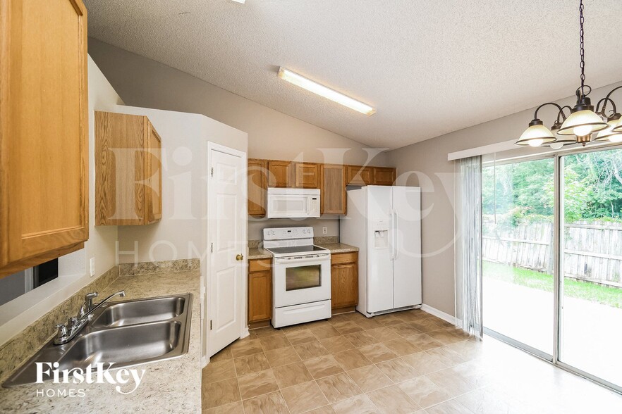 Building Photo - 6913 Playpark Trail