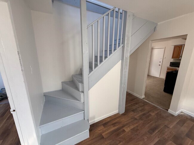 Building Photo - 129 W 20th St