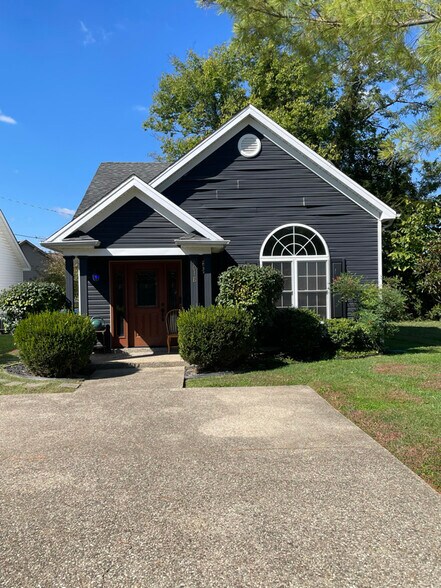 Primary Photo - 601 Colonial Ct