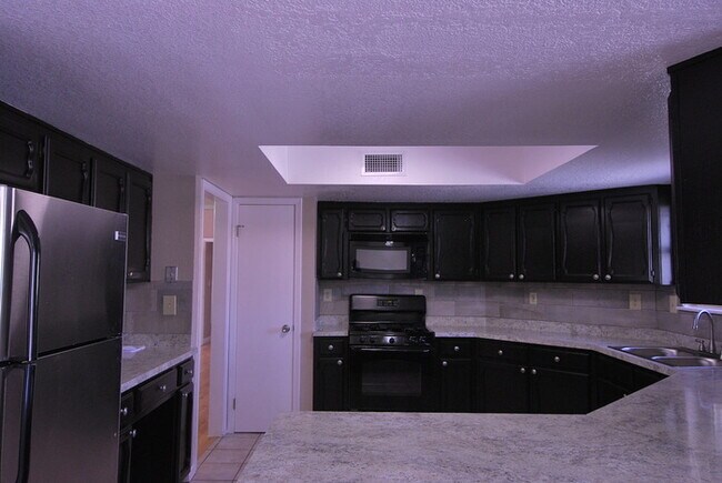 Building Photo - Single Family Home