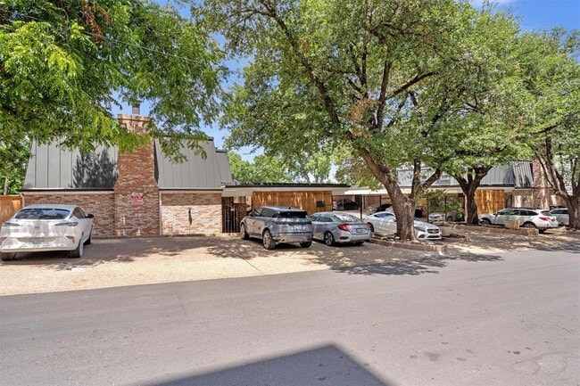 Building Photo - 2704 San Pedro St