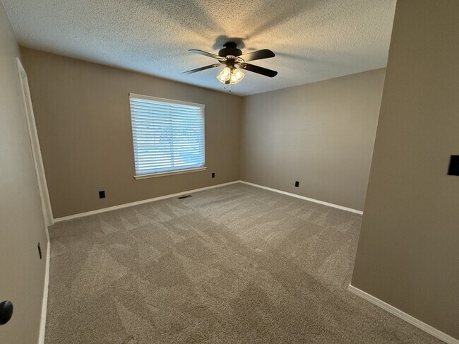 Building Photo - 714 E Beaver St