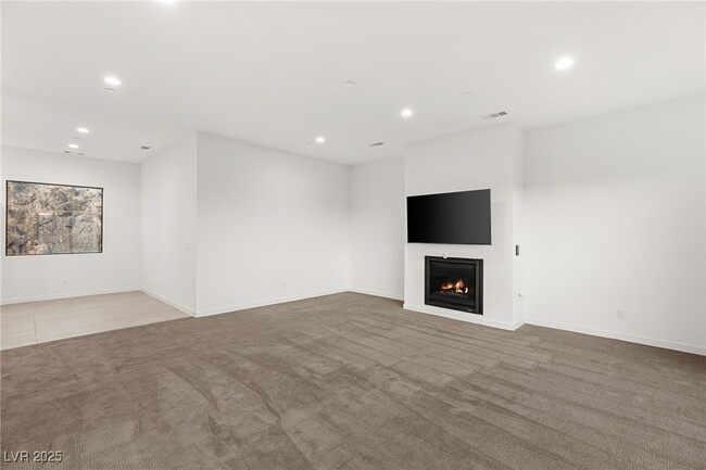 Building Photo - 350 Solitude Peak Ln