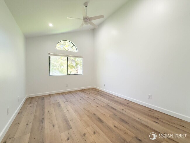 Building Photo - Newly Remodeled 2 Bedroom Condo for Rent i...