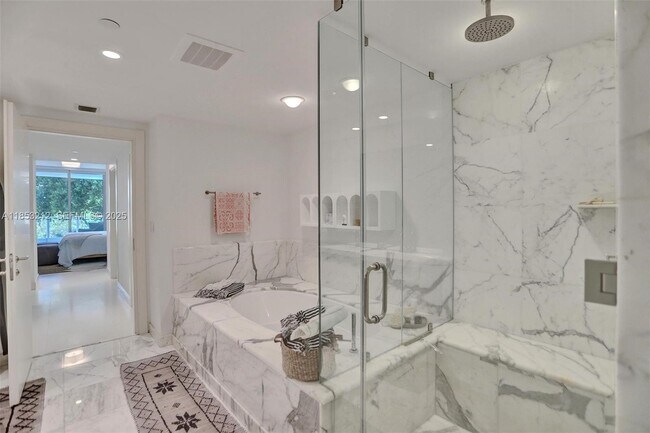 Building Photo - 2627 S Bayshore Dr