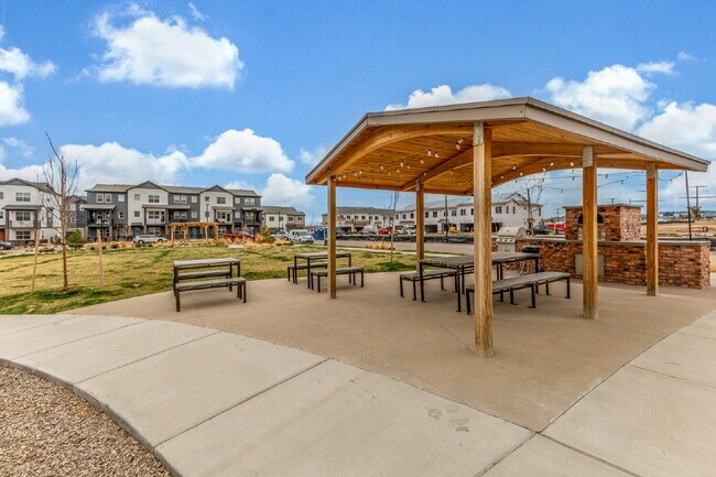 Building Photo - Castle pines 3 bed / 3 bath townhome for rent