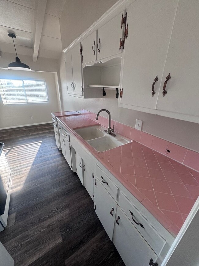 Building Photo - 671-677 Illinois Avenue