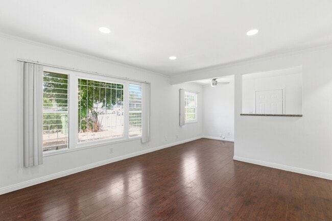 Building Photo - 534 Hyde Park Pl