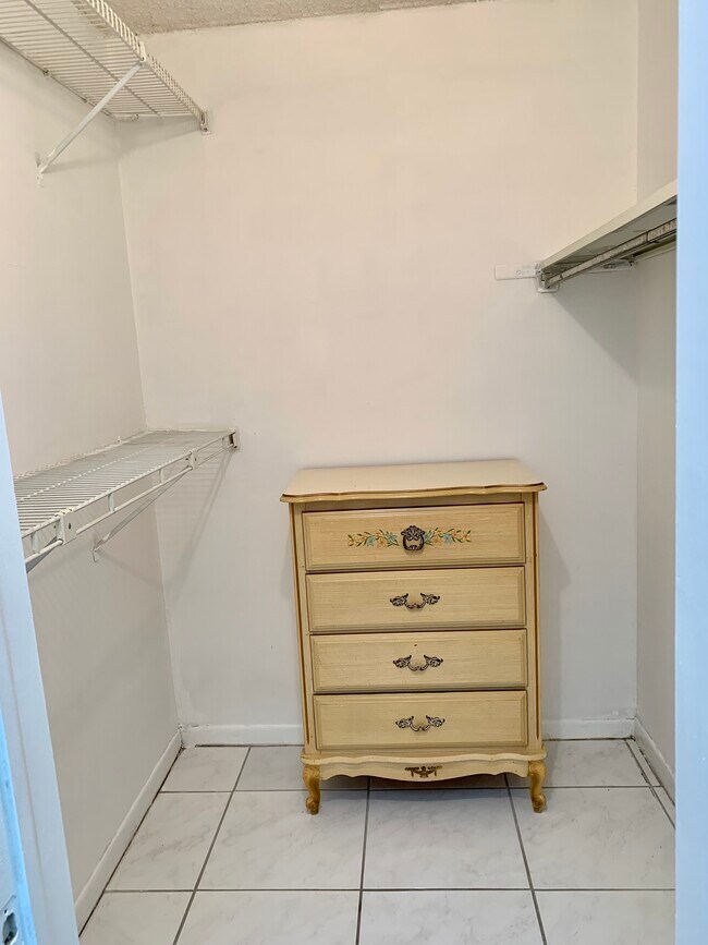 Walk-in Closet - 2690 SW 22nd Ave