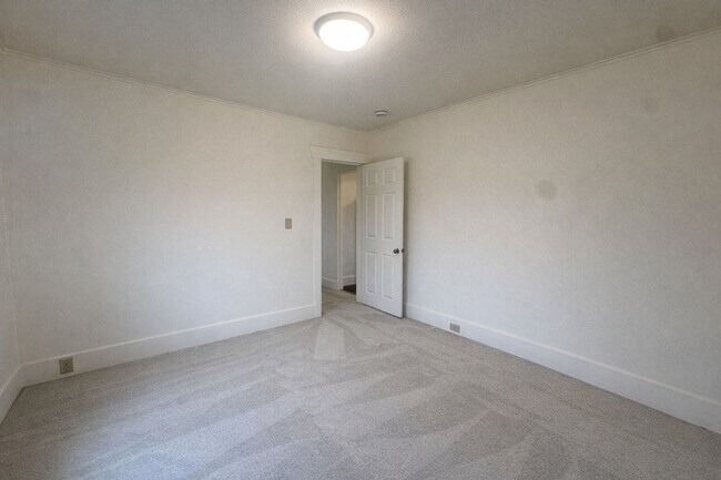 Building Photo - 811 N 3rd St