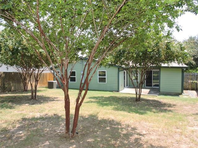 Building Photo - 11927 Hoblitzelle Dr