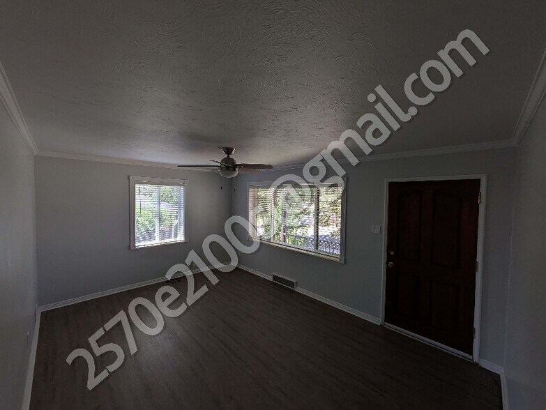 Building Photo - 2570 E 2100 S