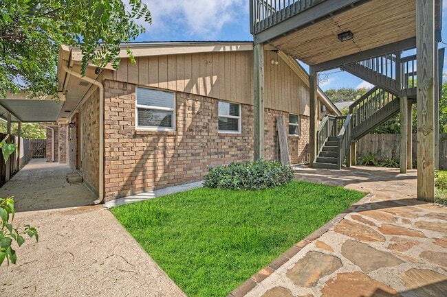 Building Photo - 5927 Maco St