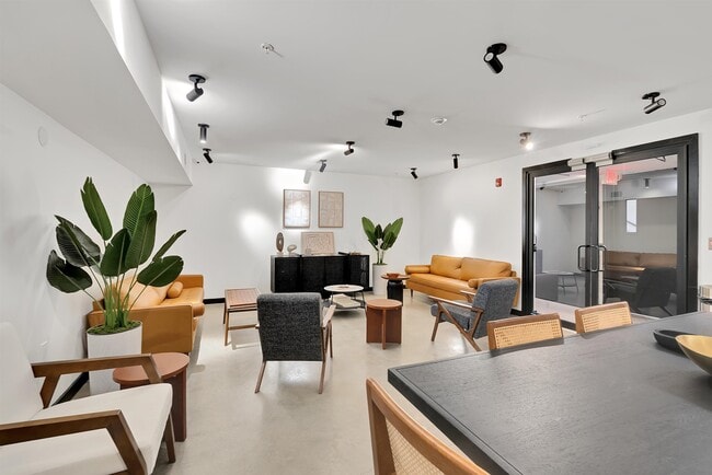 Building Photo - 328 Pacific Ave