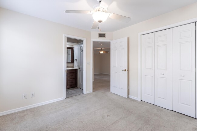 Building Photo - 6750 Lone Oak Blvd