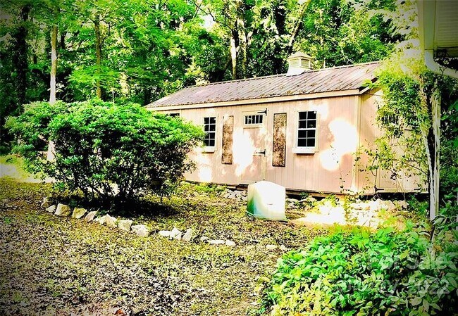Building Photo - 1024 Timber Lake Dr