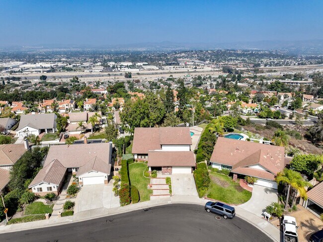 Building Photo - 5BR; 3BA Pool Home with Stunning Views in ...