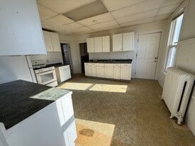 Building Photo - 115 Britannia St