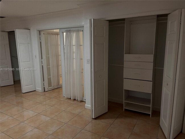 Building Photo - 9414 SW 164th Ct