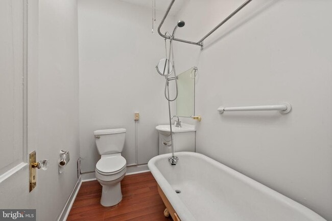 Building Photo - 733 S Conkling St