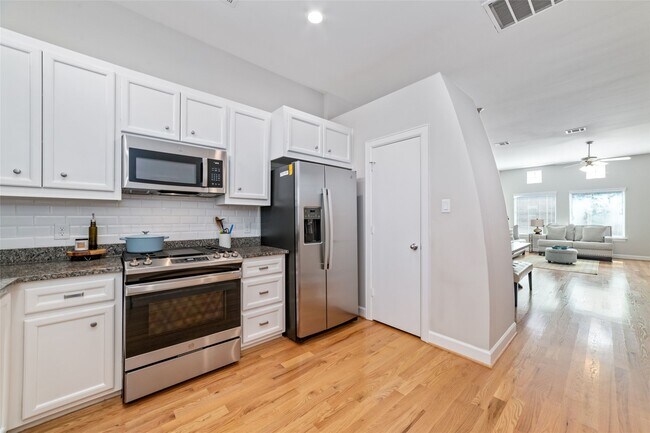 Building Photo - 8705 Bryam St